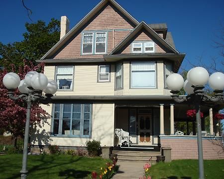 The Bridge Street Inn Шарлевоа Екстериор снимка