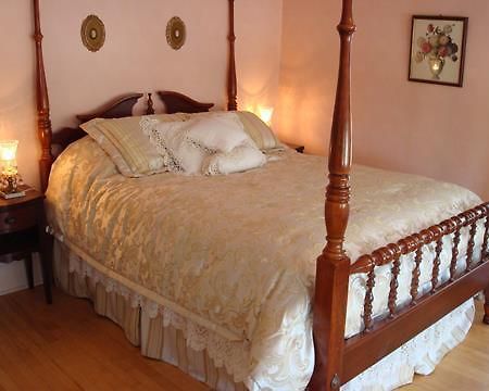 The Bridge Street Inn Шарлевоа Стая снимка