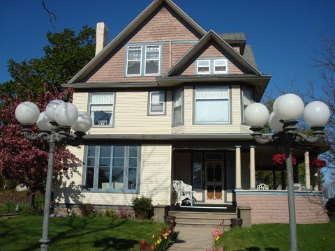 The Bridge Street Inn Шарлевоа Екстериор снимка